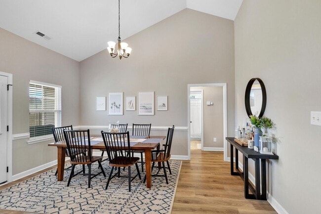 Building Photo - Bonus Room and Neighborhood POOL!