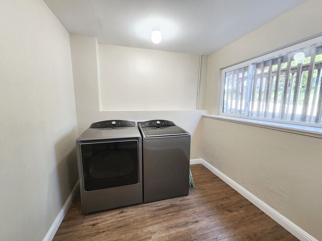 Building Photo - 3 bedroom 3 bathroom hillside Pacifica home with serene views