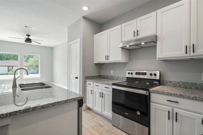 Building Photo - 4205 Elmwood St