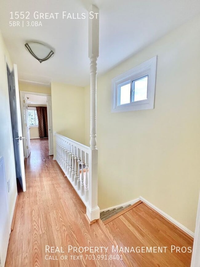 Building Photo - 1552 Great Falls St