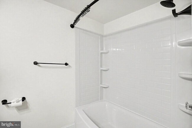 Building Photo - 205 Valley Stream Ln