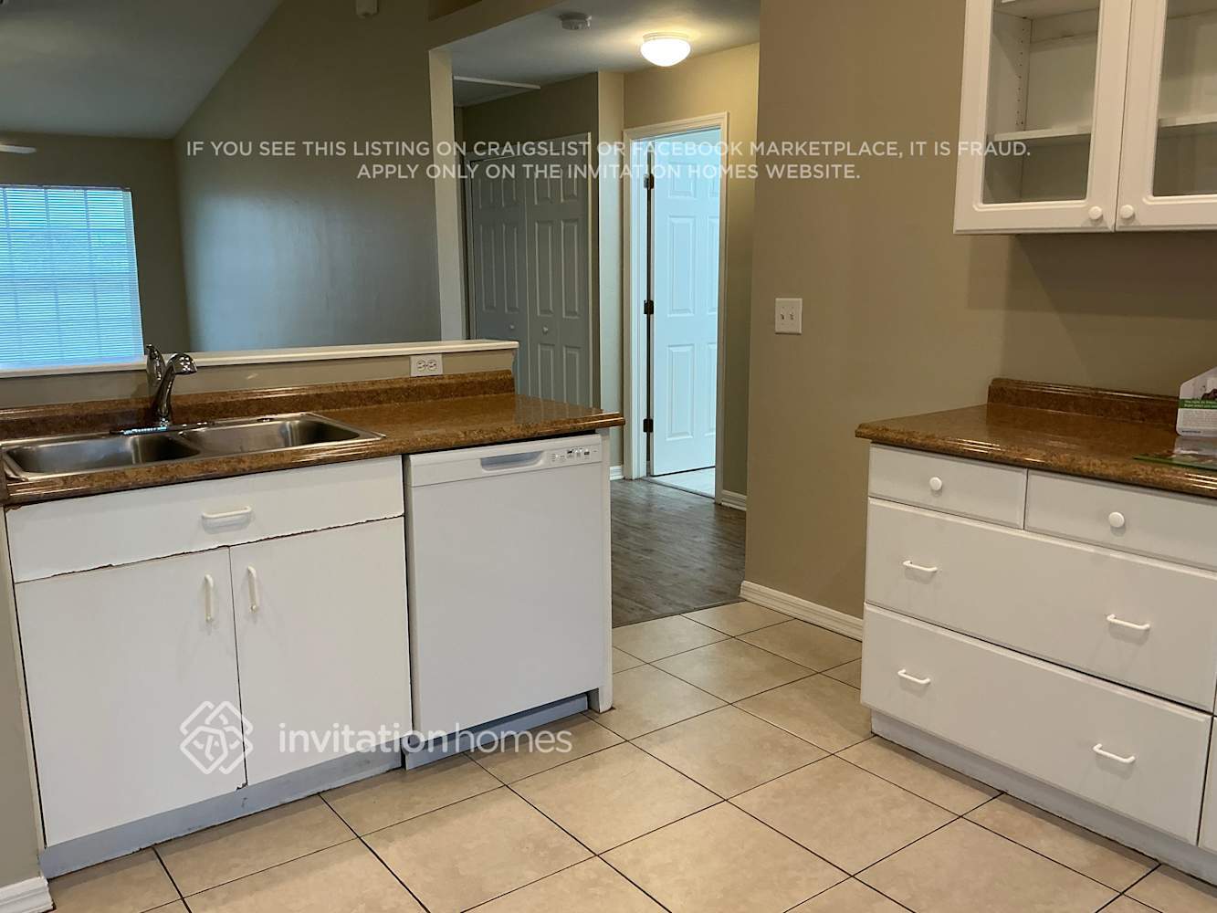 Building Photo - 904 NE 5th Pl