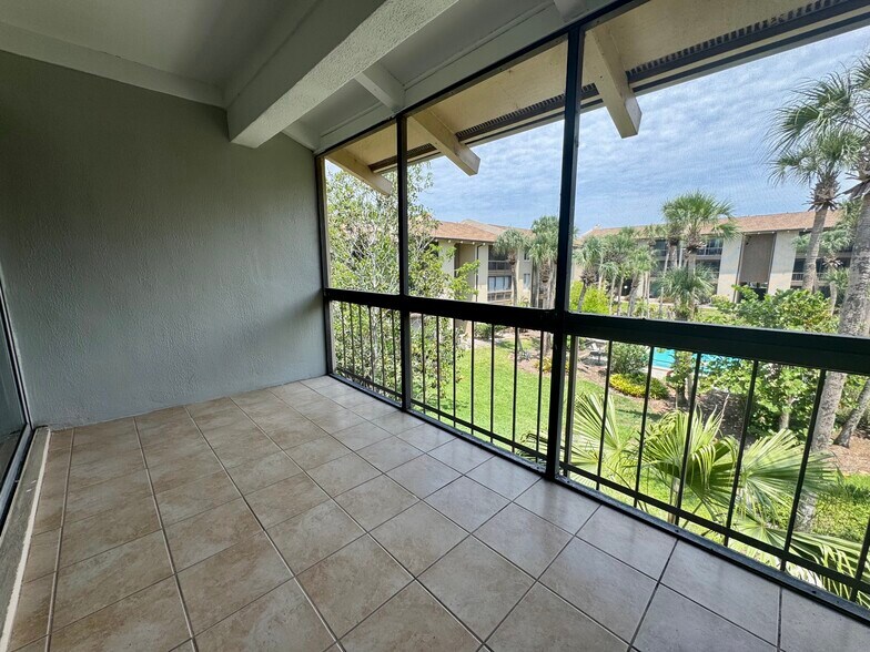 Building Photo - 588 Orange Dr