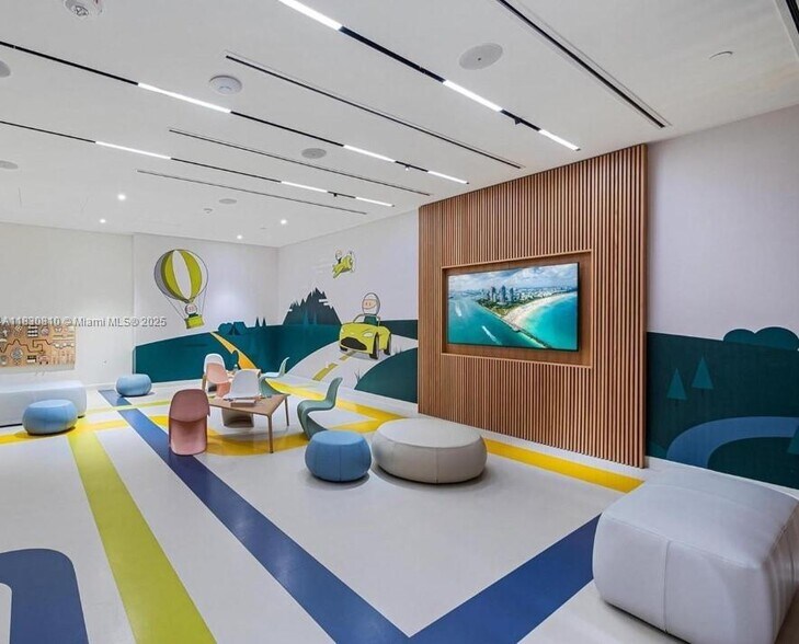 Building Photo - 300 Biscayne Boulevard Way