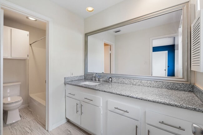 Building Photo - 1928 Augusta Dr