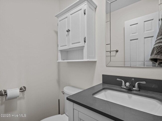 Building Photo - 131 Oakleaf Dr