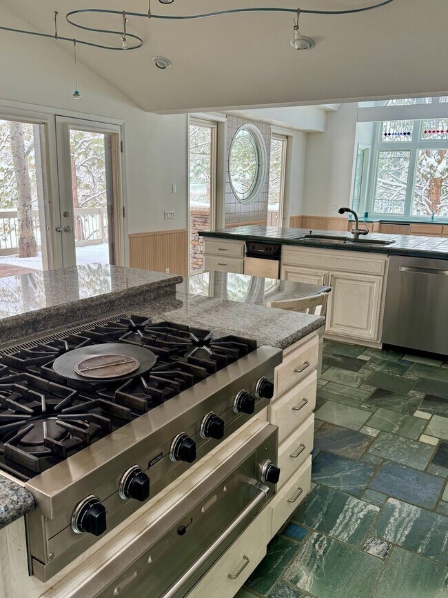 Building Photo - HUGE Dream Home bordering Indian Meadows P...