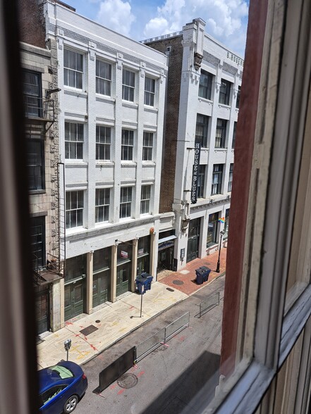 Building Photo - 206 Decatur St