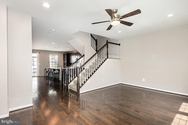 Building Photo - 7223 Barry Ln