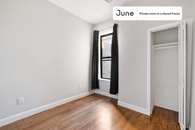 Building Photo - Room in Shared 4 bed/1 bath home