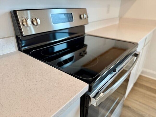 Building Photo - MOVE IN SPECIAL-3 bedroom with study/flex/office/keeping room