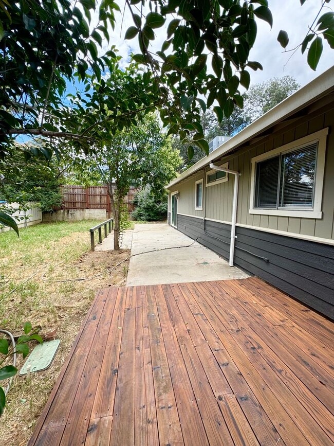 Building Photo - Private Renovated Home in Westside Redding