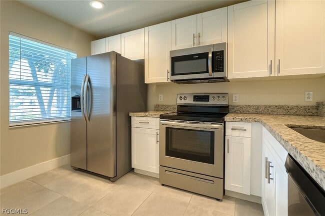 Building Photo - 1631 SW 1st Ave