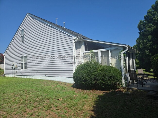 Building Photo - 2152 Castle Pines Dr
