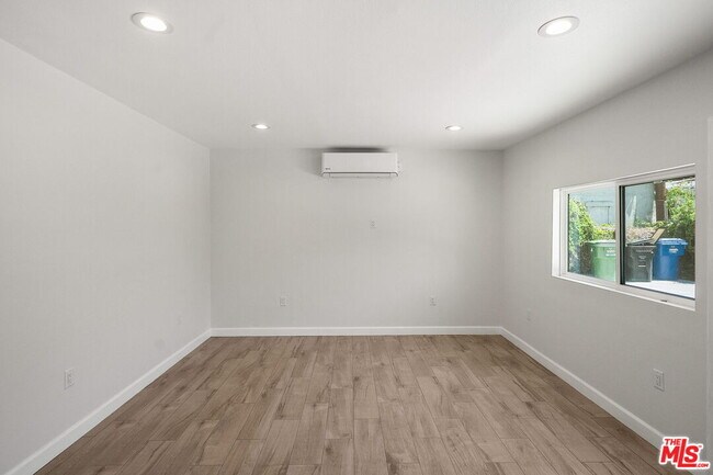 Building Photo - 2231 Laverna Ave