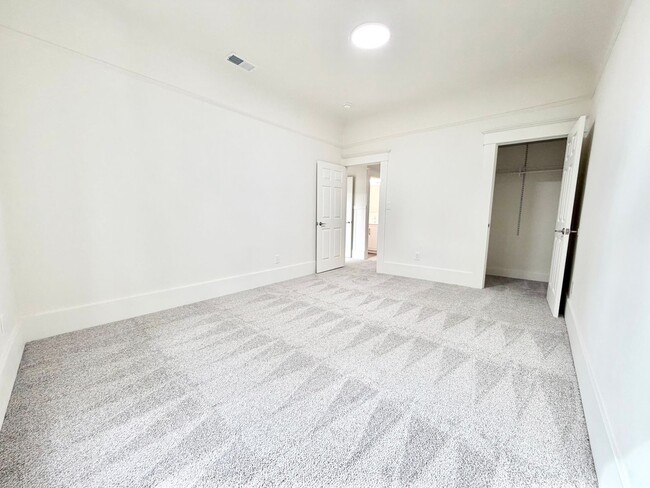 Building Photo - 4758-4764-4764 Mission St