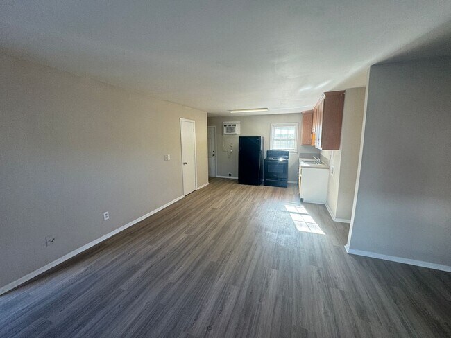 Building Photo - 1st-Floor 2 Bedroom Apartment – Briarcliff...