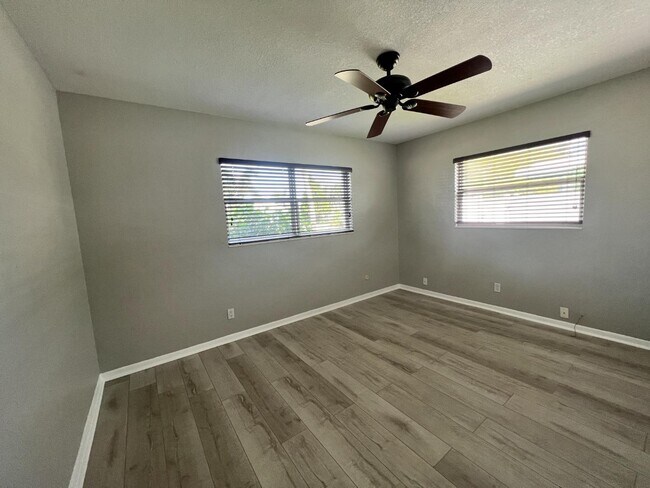 Building Photo - 4220 49th Ave S