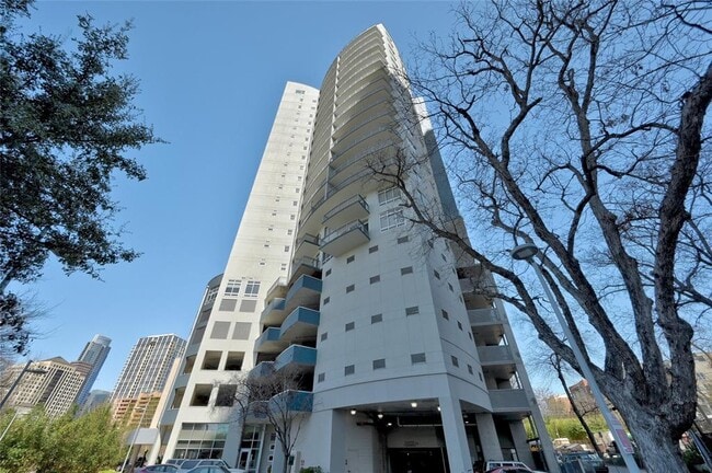 Building Photo - 603 Davis St