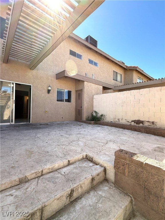 Building Photo - 3367 Reka St