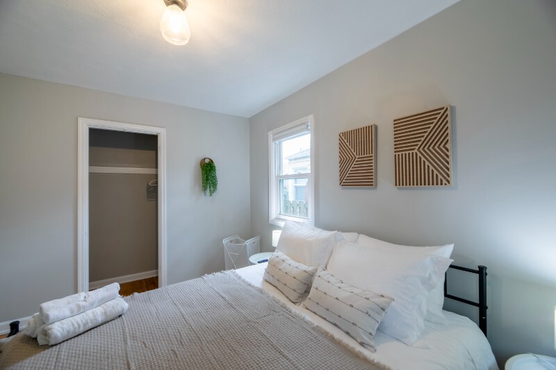 Building Photo - 5130 N Yale St