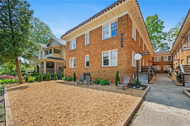 Building Photo - 405 4th St NE