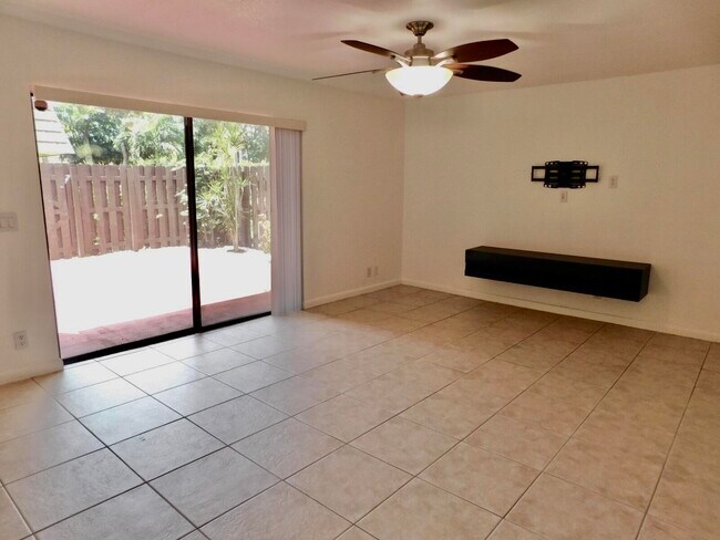 Building Photo - 4155 Turnberry Cir