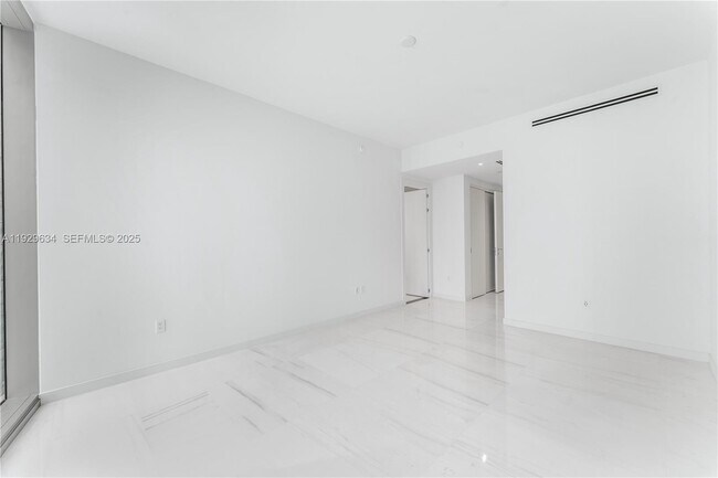 Building Photo - 300 Biscayne Blvd Way