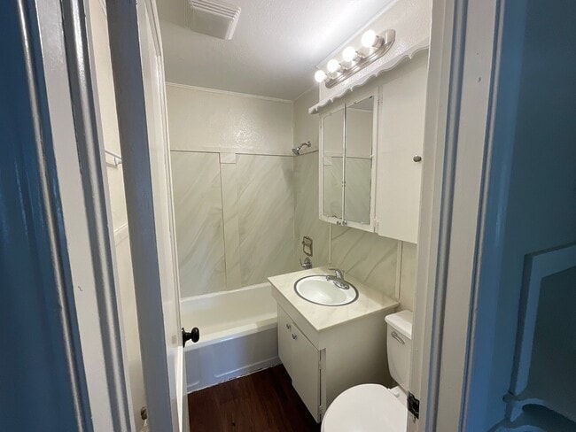 Building Photo - 308 E Kittyhawk Dr