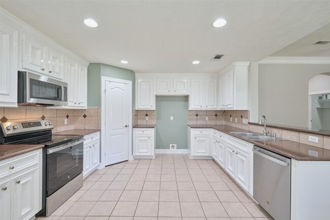 Building Photo - 13313 Enchanted Way