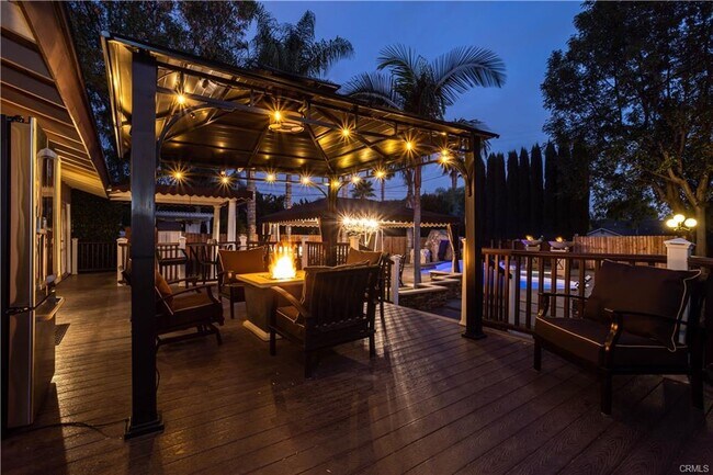 Building Photo - 18834 Devonshire St