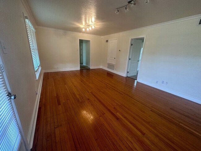 Building Photo - 425 Louisiana Ave