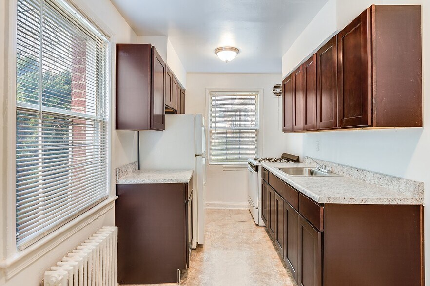 Building Photo - 3320 11th Pl SE