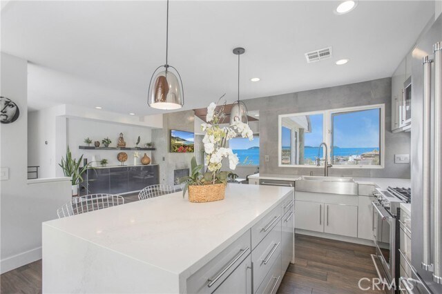 Building Photo - 546 Temple Hills Dr