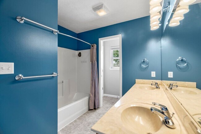 Building Photo - Spacious 4-Bedroom Home with Large Fenced Yard in Quiet West Lafayette Neighborhood