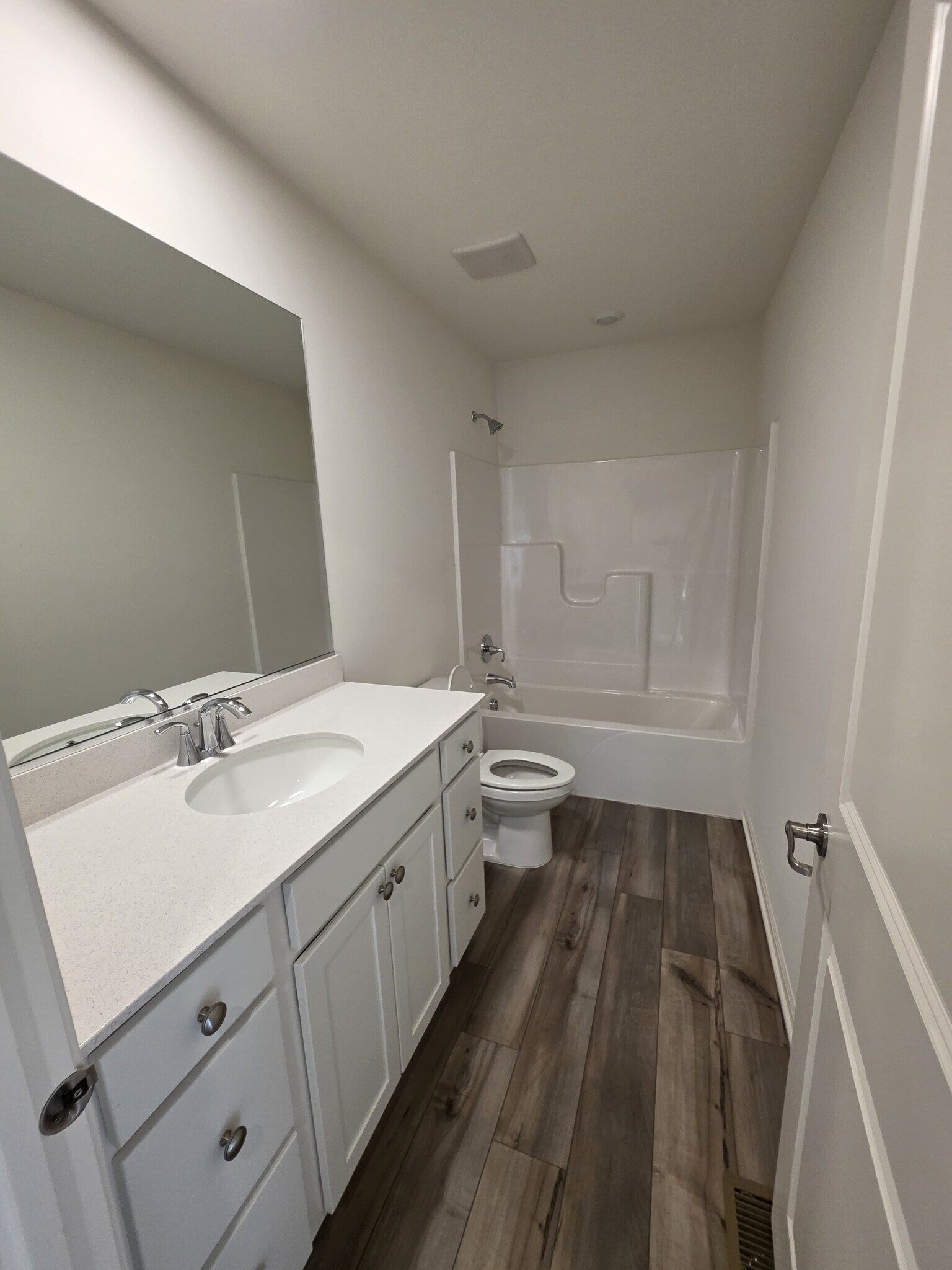 Building Photo - 1811 E 111th Pl