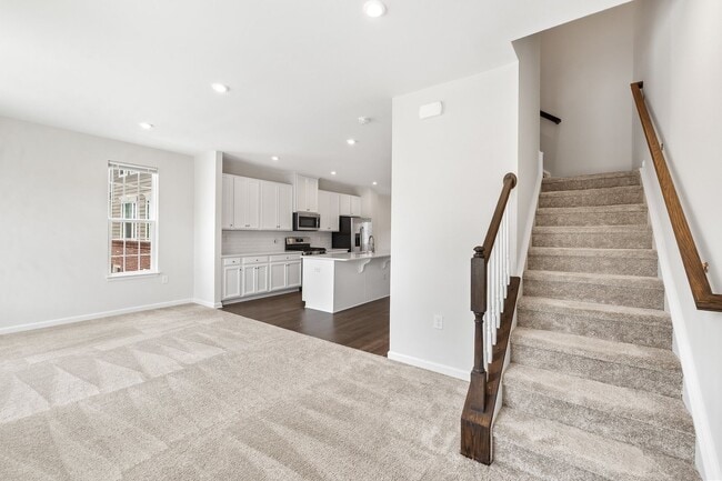 Building Photo - **End Unit 3/3 Townhome in Great Location**