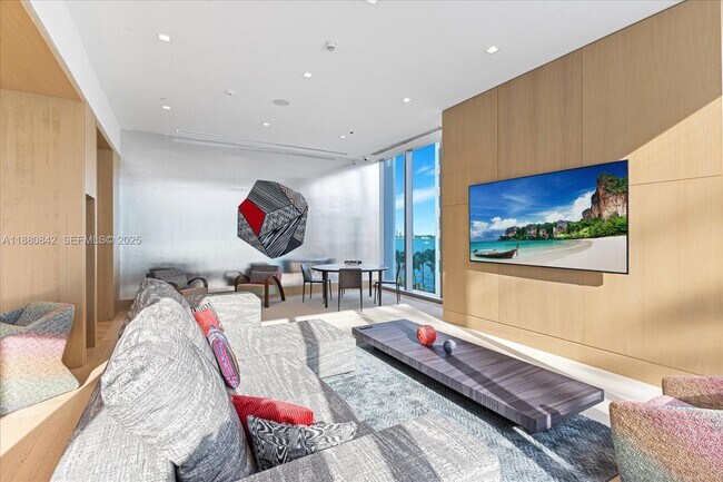 Building Photo - 700 NE 26th Terrace