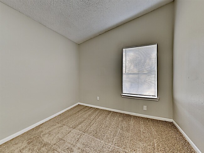 Building Photo - 3215 Boynton Dr