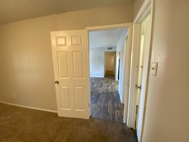 Building Photo - 1004 Allena Dr