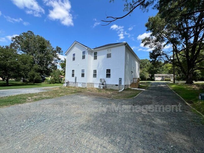 Building Photo - 1744 Morgantown Rd