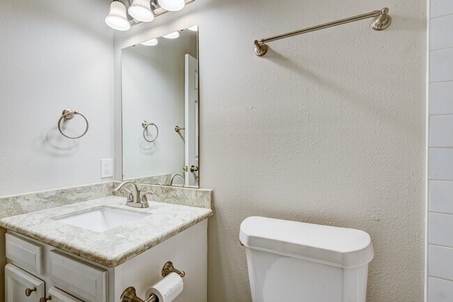 Building Photo - 10559 Royal Andrews Dr