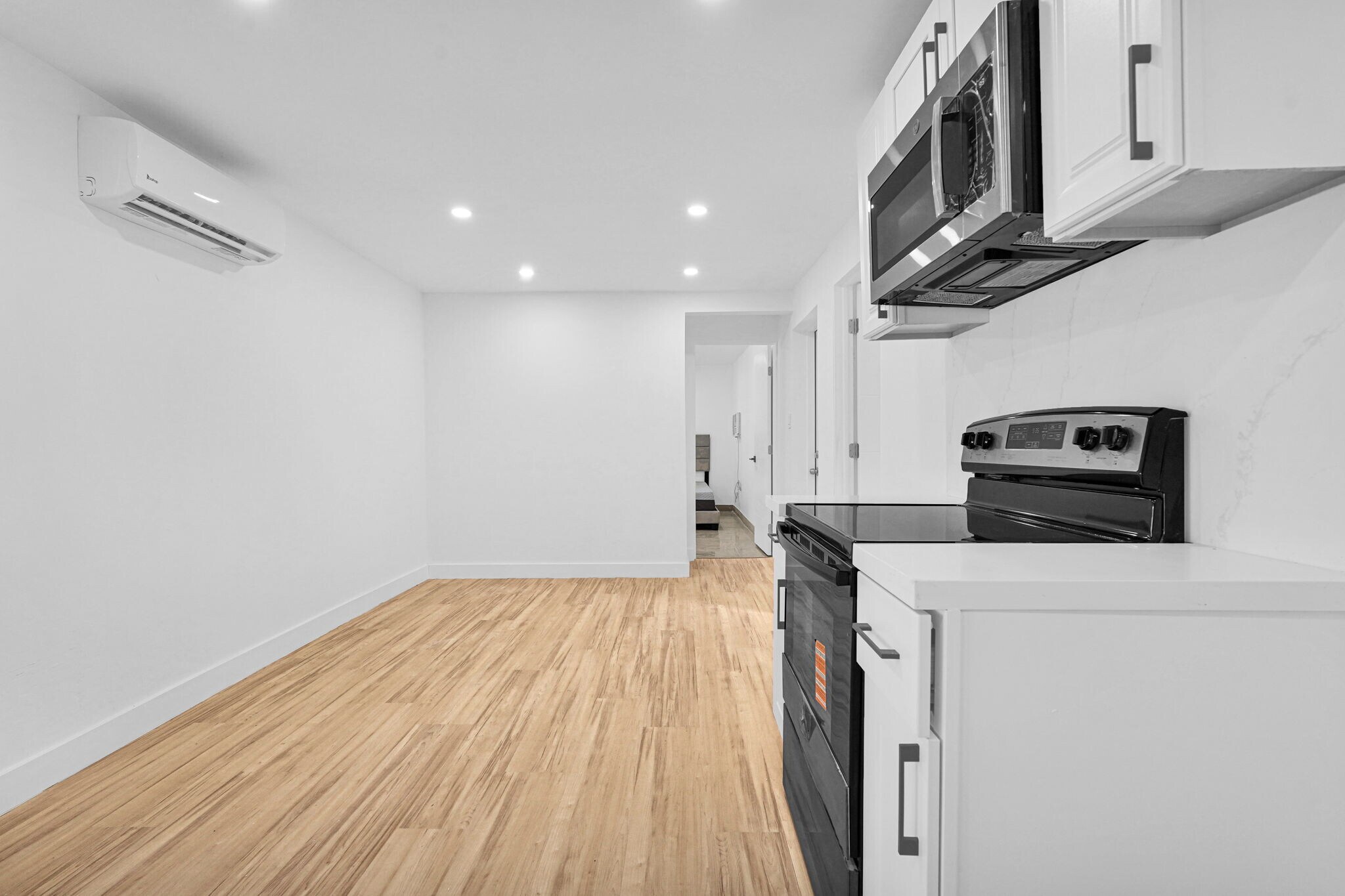 Building Photo - 2419 Coolidge St