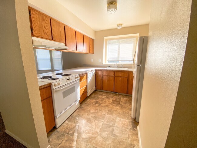 Building Photo - 3025 N Maple Grove Rd