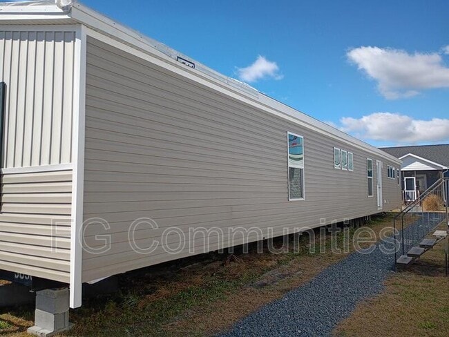 Building Photo - 1124 N Bryan Rd