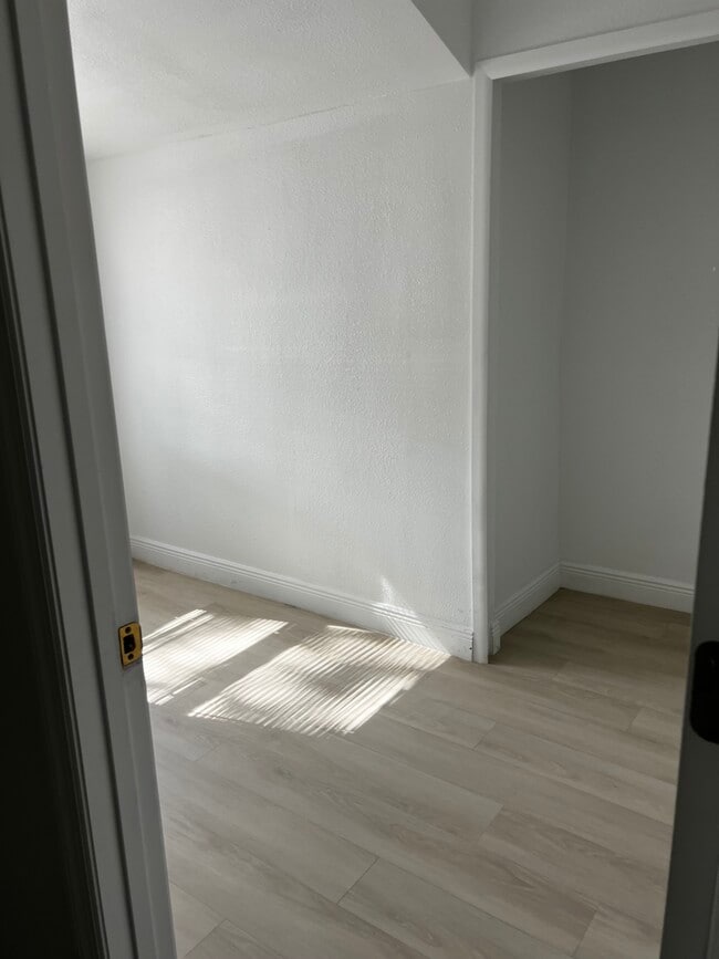 Building Photo - 224 W Cypress St