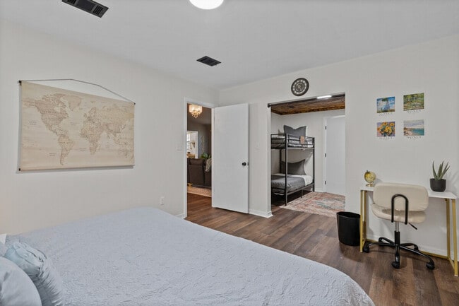 Building Photo - 2001 N 61st Ave