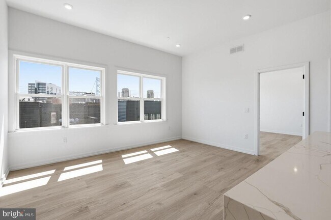 Building Photo - 209 New St