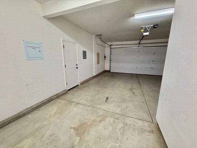 Building Photo - 1561 Osborn Dr