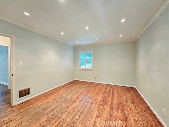 Building Photo - 743 Kerns Ave